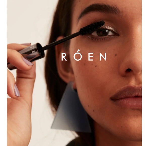 Cake Mascara in Black Noir by Roen - Picture 9 of 13